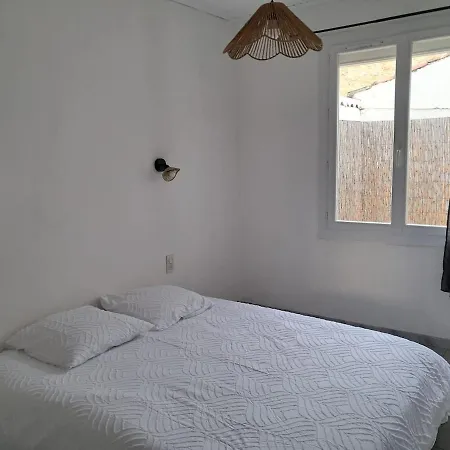 Maison Cosy A St Laurent, Proche سان لوران دي لا سالانك