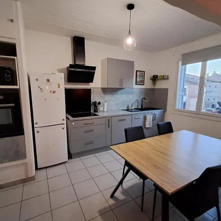 Maison Cosy A St Laurent, Proche بيت للعطل سان لوران دي لا سالانك